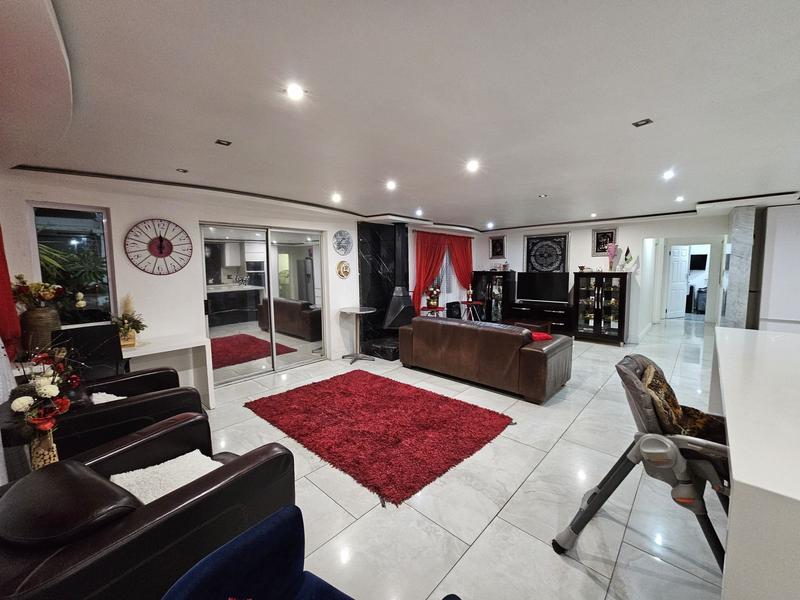 3 Bedroom Property for Sale in Newfields Western Cape